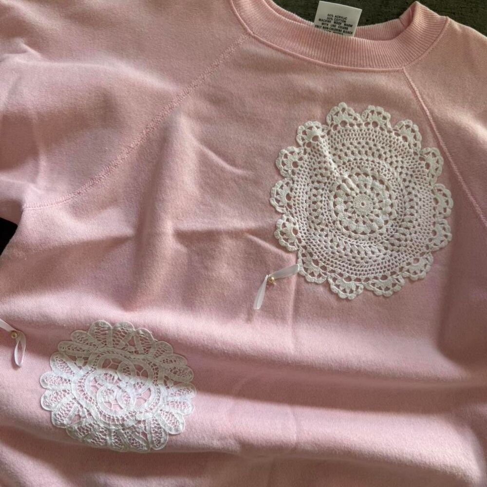 vintage pink crochet lace sweater. very nice embroidery  size large woman's - Picture 2 of 6